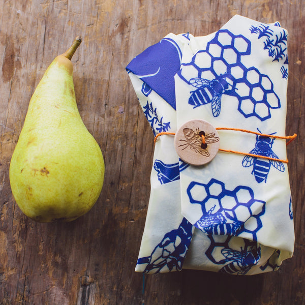 Lunch Pack in Bees and Bears Print